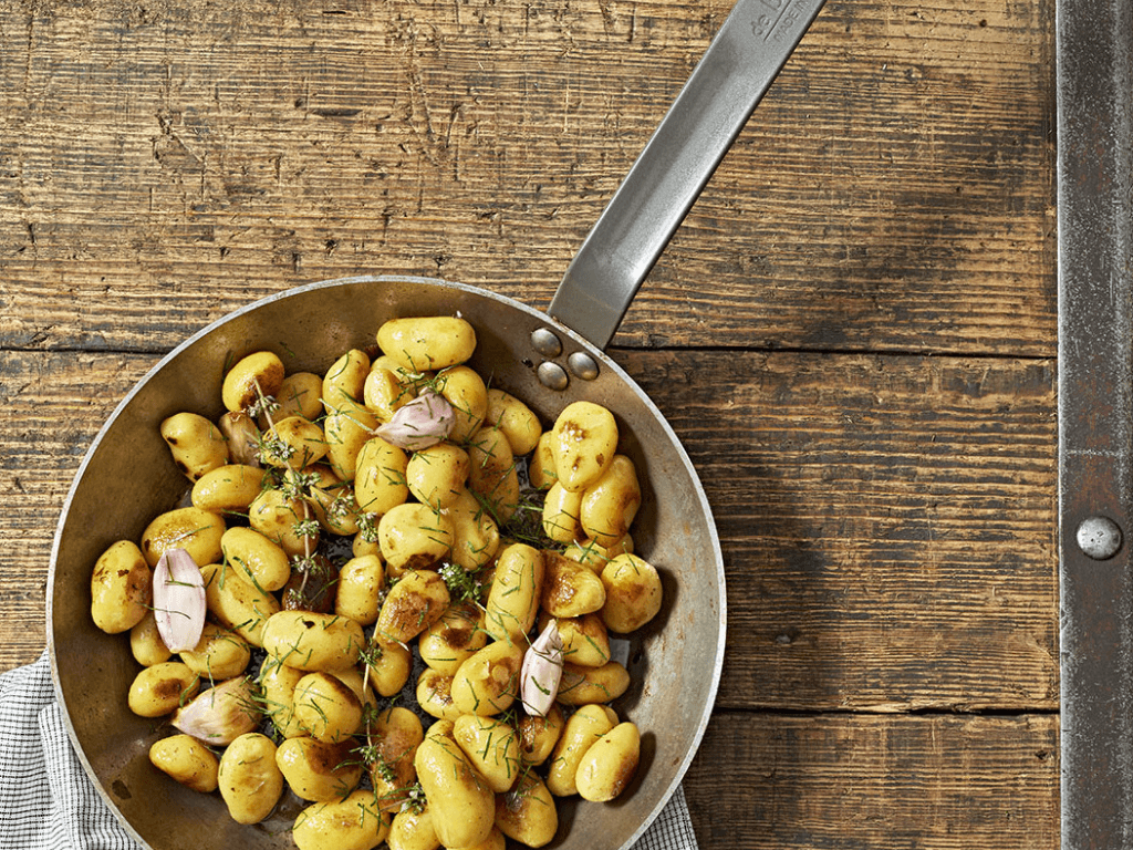 saute potatoes in de buyer carbon steel frying pan