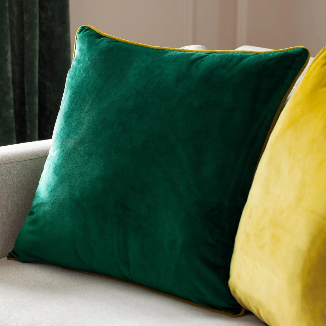 Paoletti - Emerald Velvet Cushion - uBaaHaus