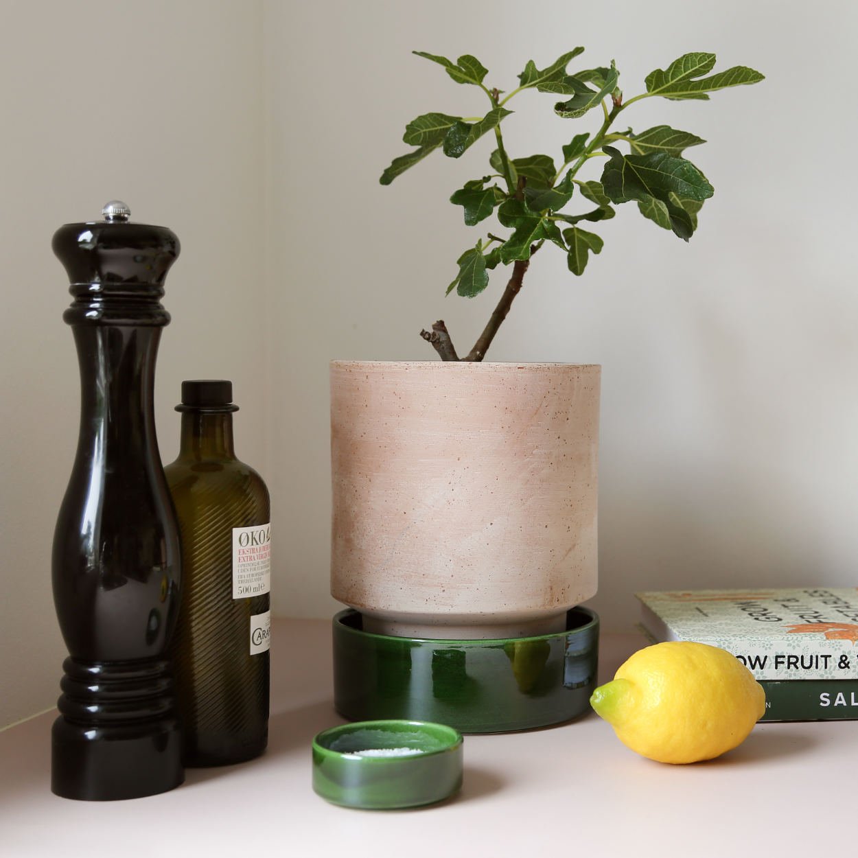 Bergs Potter Hoff Glazed Plant Pot: Emerald Green - uBaaHaus