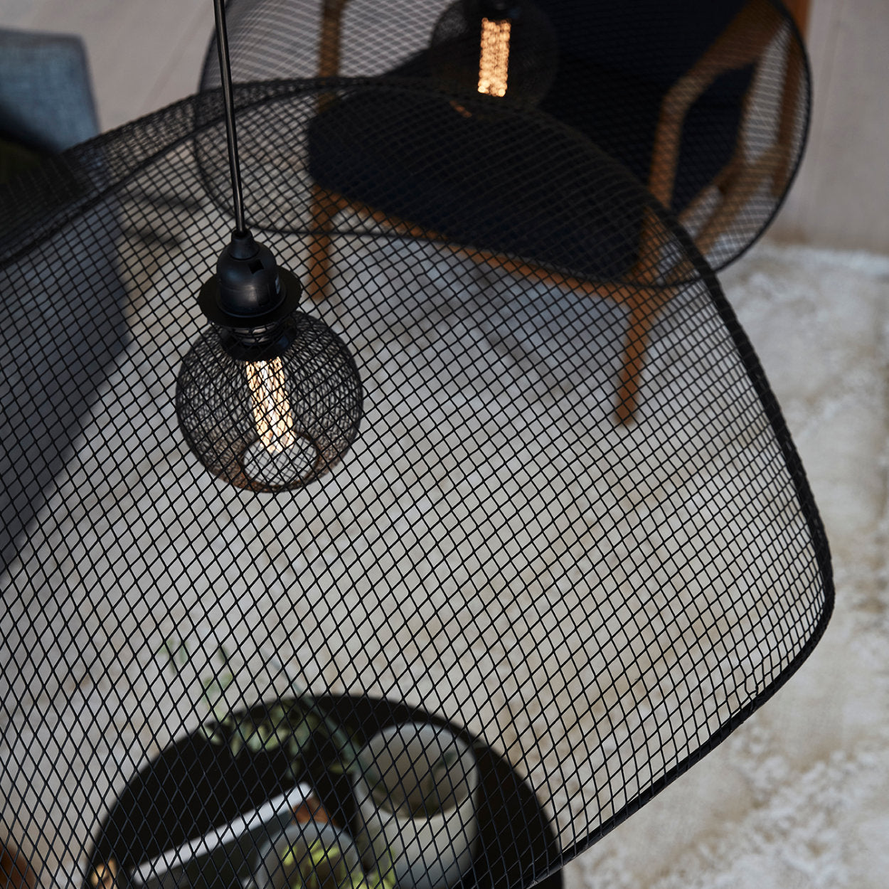 PR Home Vivi Black Mesh Pendant Light